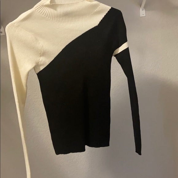 Forever 21 Black & White Sweater - Picture 2 of 2